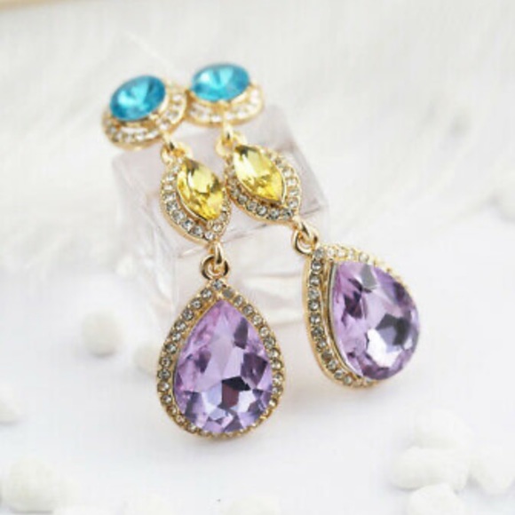 NEW 18k fold plated earrings - Picture 2 of 4